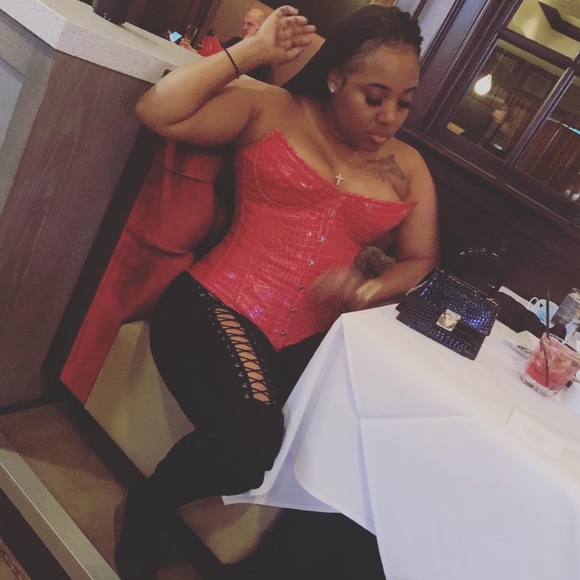 Red leather corset - Picture 2 of 2